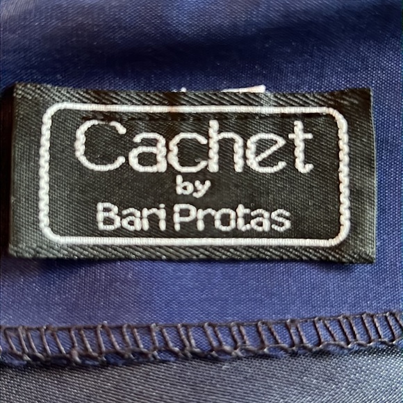 Velvet party dress with cap sleeves, sequins and decorative rose at waist. - Picture 10 of 12